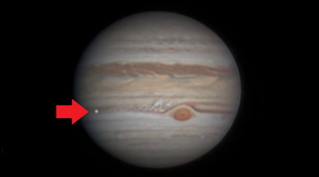 តារាវិទូថតបានអាចម៍ផ្កាយធ្លាក់លើ «ភពព្រហស្បតិ៍» ស្តែងនឹងភ្នែកតែម្តង (មានវីដេអូ) តារាវិទូថតបានអាចម៍ផ្កាយធ្លាក់លើ «ភពព្រហស្បតិ៍» ស្តែងនឹងភ្នែកតែម្តង (មានវីដេអូ)